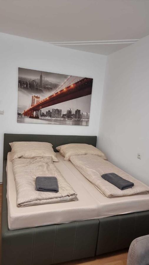 Premier Triple Room Mz Wien Exteriör bild