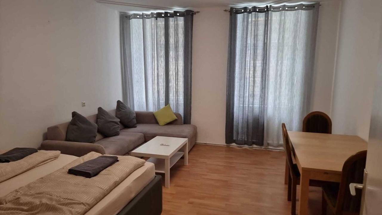 Premier Triple Room Mz Wien Exteriör bild
