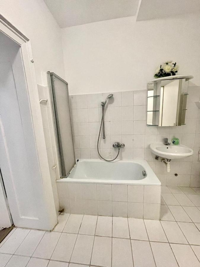 Premier Triple Room Mz Wien Exteriör bild